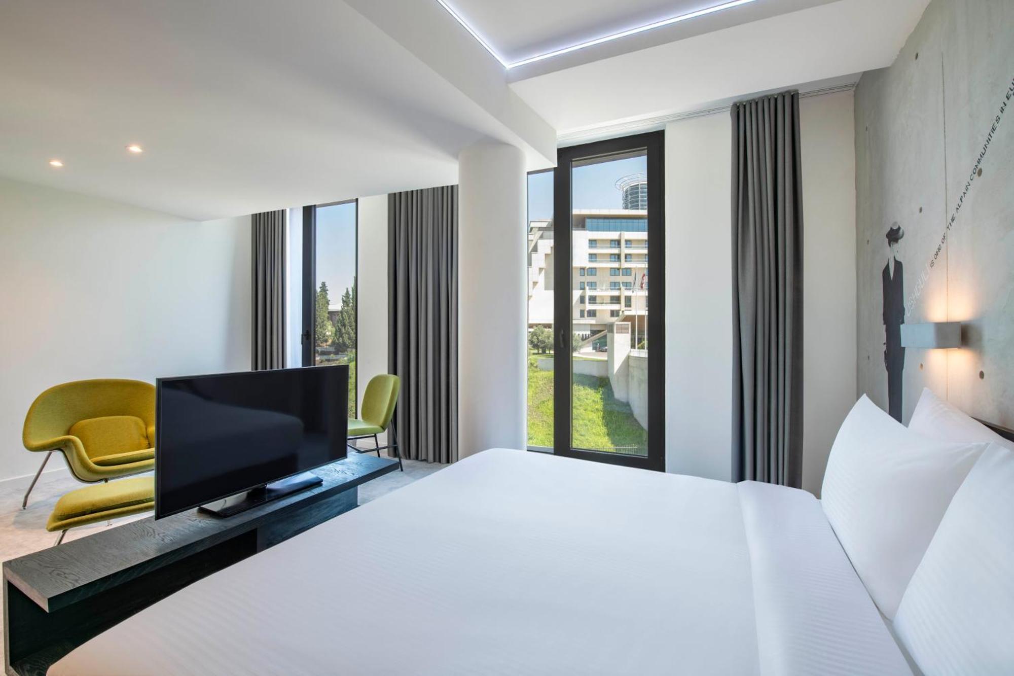 Golden Tulip Design Tbilisi Hotel Værelse billede