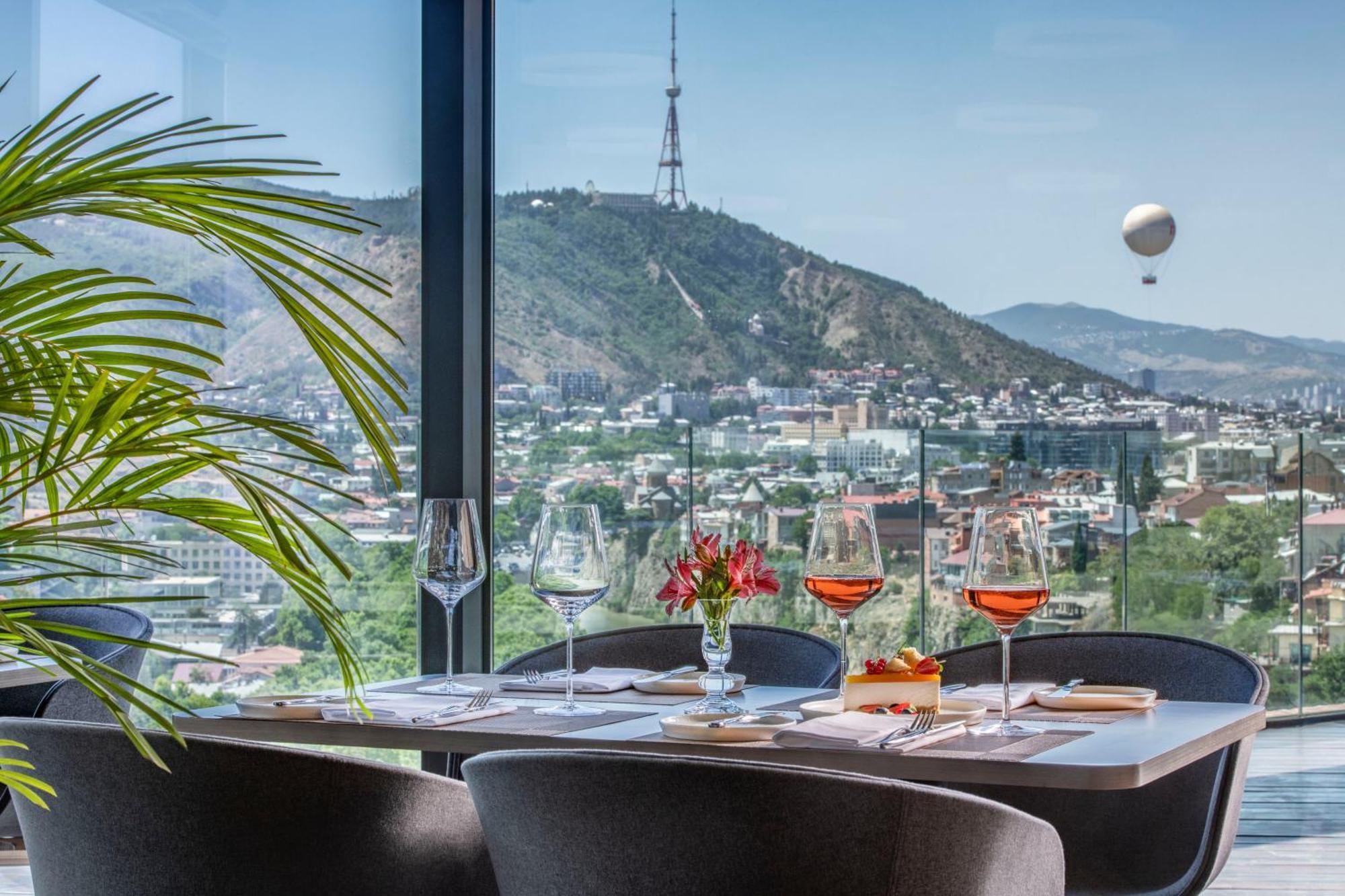 Golden Tulip Design Tbilisi Hotel Eksteriør billede